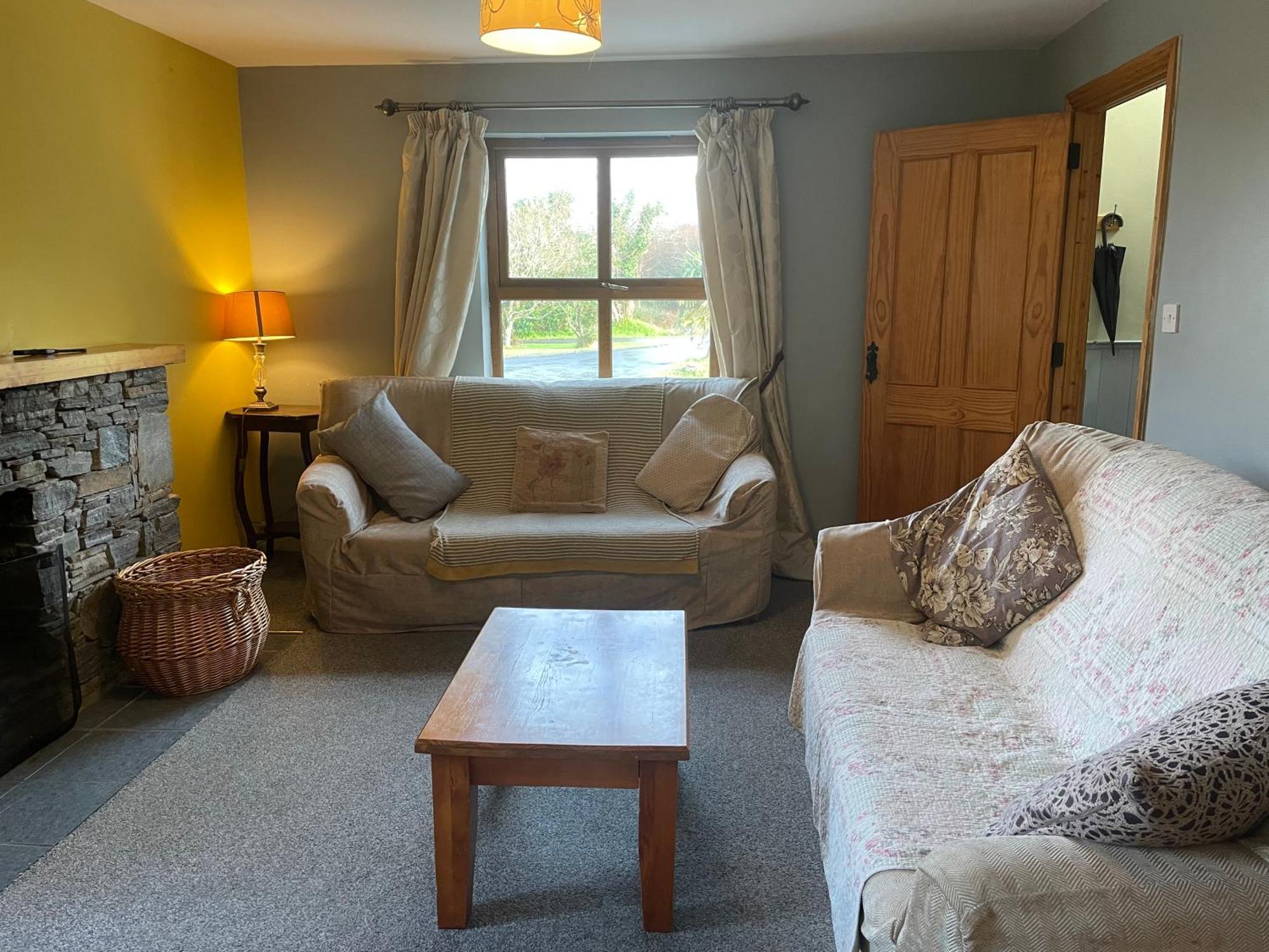 Letterfrack Farm Cottage In Village On A Farm Beside Connemara National Park Exteriér fotografie